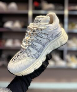 Alternative view of Adidași Vrs #