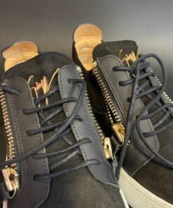 Alternative view of Adidași GZ #