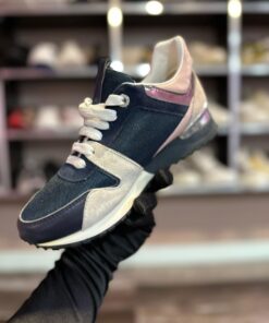 Alternative view of Adidași VL #