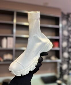 Alternative view of Adidași BB