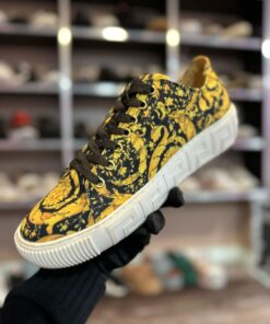 Alternative view of Adidași Vrs #