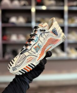 Alternative view of Adidași GD #