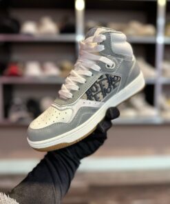 Alternative view of DR # Adidași