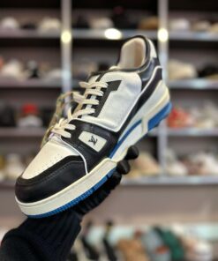 Alternative view of Adidași VL #