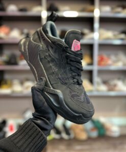 Adidași cu defect #