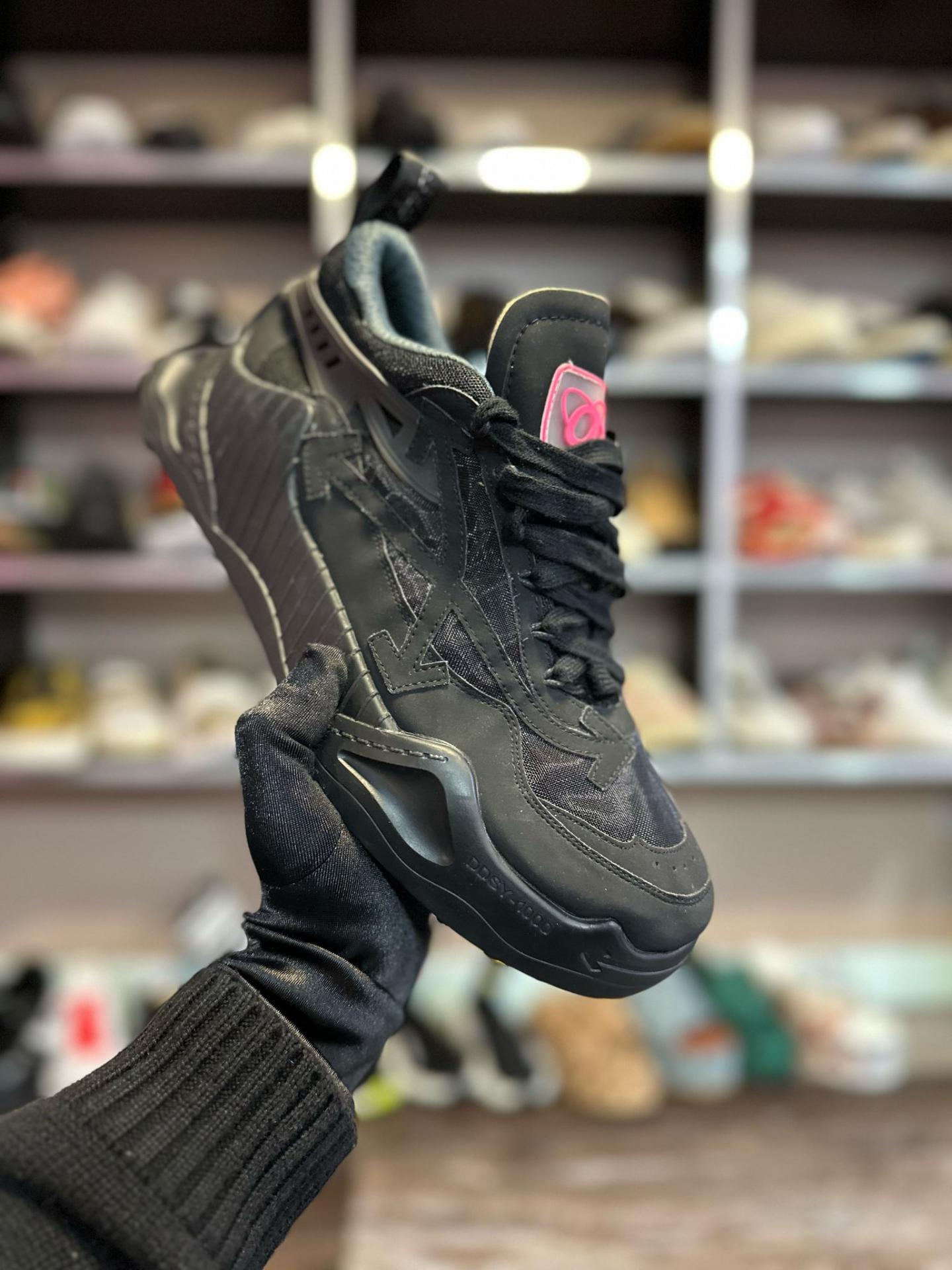 Adidași cu defect #