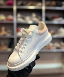 Alternative view of Adidași MQ #