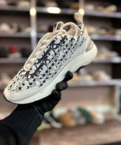 Alternative view of DR # Adidași