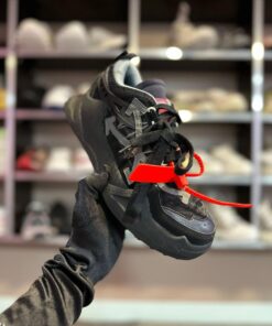 Adidași cu defect #