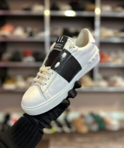 Alternative view of Adidași Vltn #