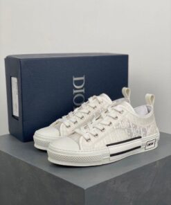 Alternative view of Adidași din piele cu defect DR #