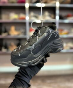 Alternative view of Adidași BB #