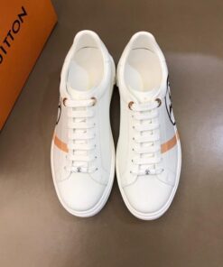 Alternative view of Adidași VL #