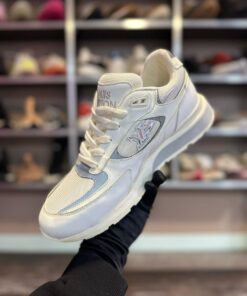 Alternative view of Adidași VL #